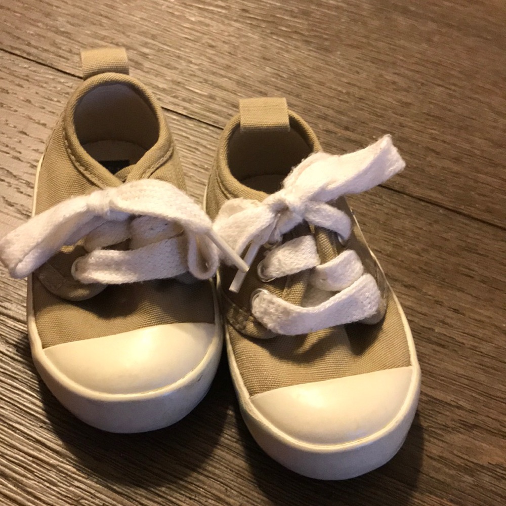 GAP baby shoes